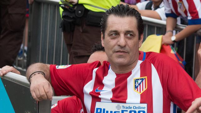 Paulo Futre no Estádio Vicente Calderón em 2017, com uma camisola do Atlético Madrid