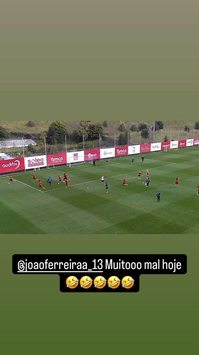 Que remate foi esse? Niakaté brinca com João Ferreira após lance no treino do SC Braga (vídeo)