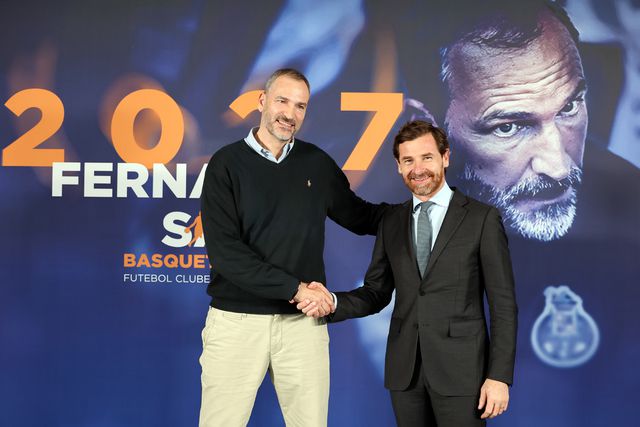 Fernando Sá ao lado de Villas-Boas (Foto: FC Porto)