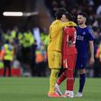 Alisson conforta Darwin com Gonçalo Ramos por perto
