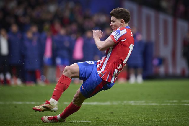 O momento do remate de Álvarez