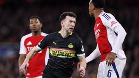 Golaços do PSV valem eliminação honrosa em casa do Arsenal