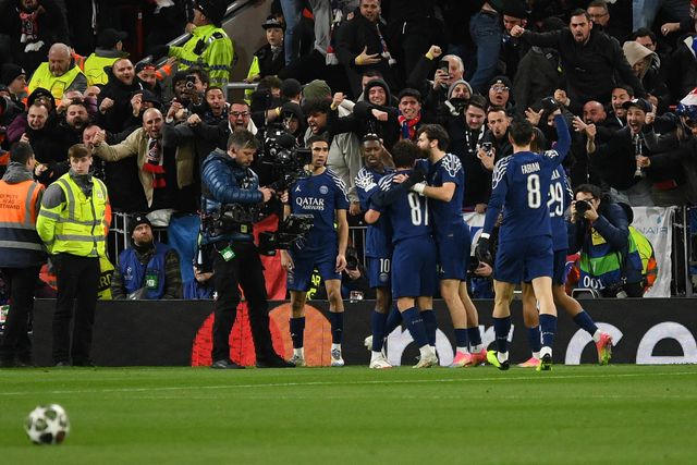 A festa dos jogadores do PSG em Anfield