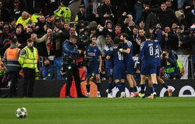 Antigo internacional francês provocou desacatos e foi expulso de Anfield durante o Liverpool-PSG