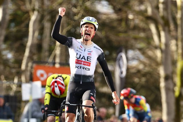 VÍDEO: João Almeida ultrapassa Vingegaard na subida e vence na Paris-Nice