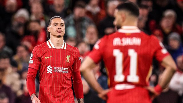 Salah não gostou nada do penálti falhado por Darwin... e nem disfarçou