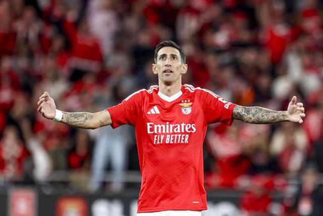 Di María a festejar mais um golo pelo Benfica no Estádio da Luz