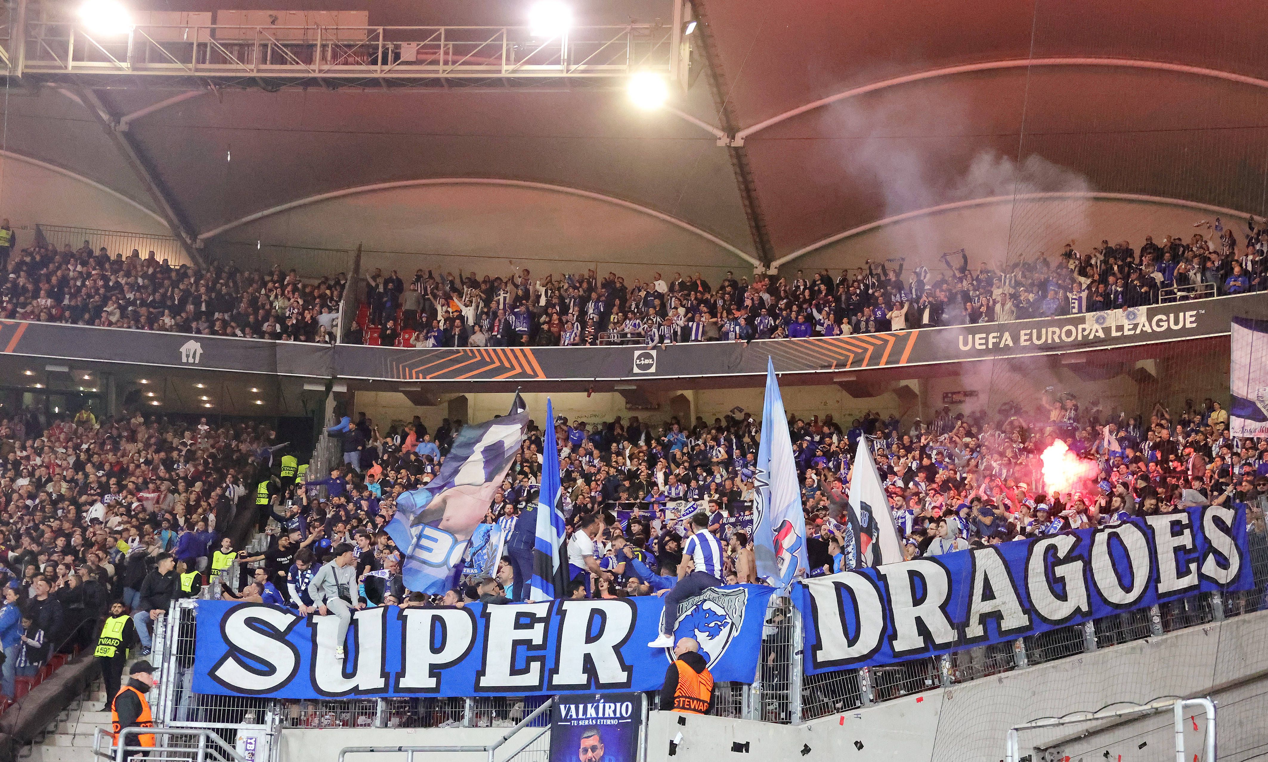 Adeptos do FC Porto em Estugarda. Foto: IMAGO