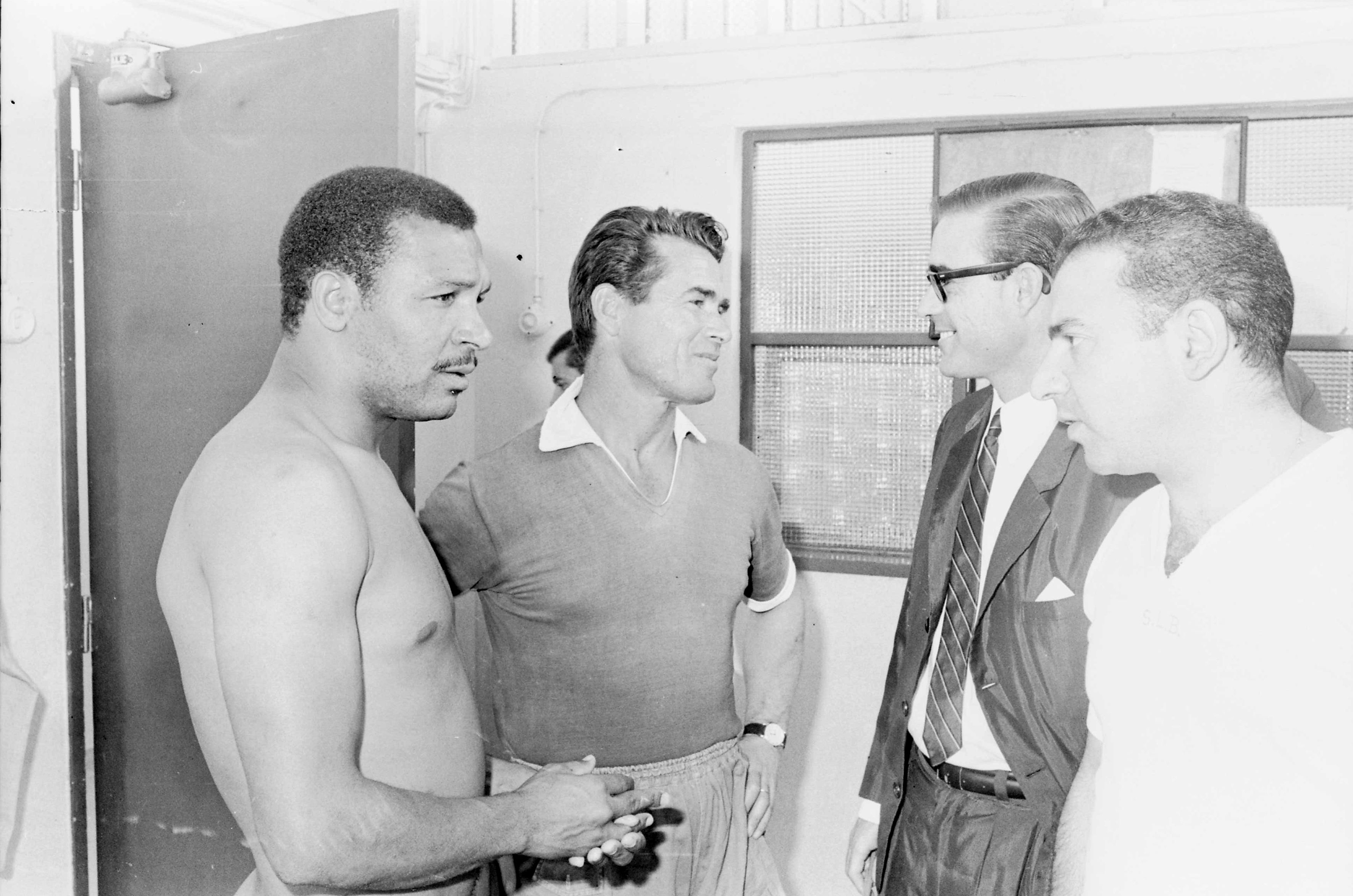 Mário Zambujal com Mário Coluna e Fernando Cabrita - Foto: A BOLA