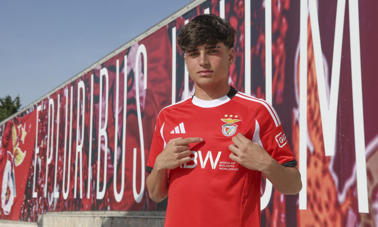 Simão Lopes (16 anos) - Benfica - 25 golos no total das duas últimas temporadas, nesta já leva dois - Foto: Benfica