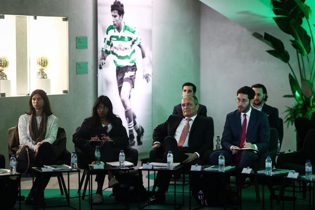 Os representantes de vários departamentos da FIFA puderam constatar as transformações significativas desde a última inspeção - Foto: SPORTING CP