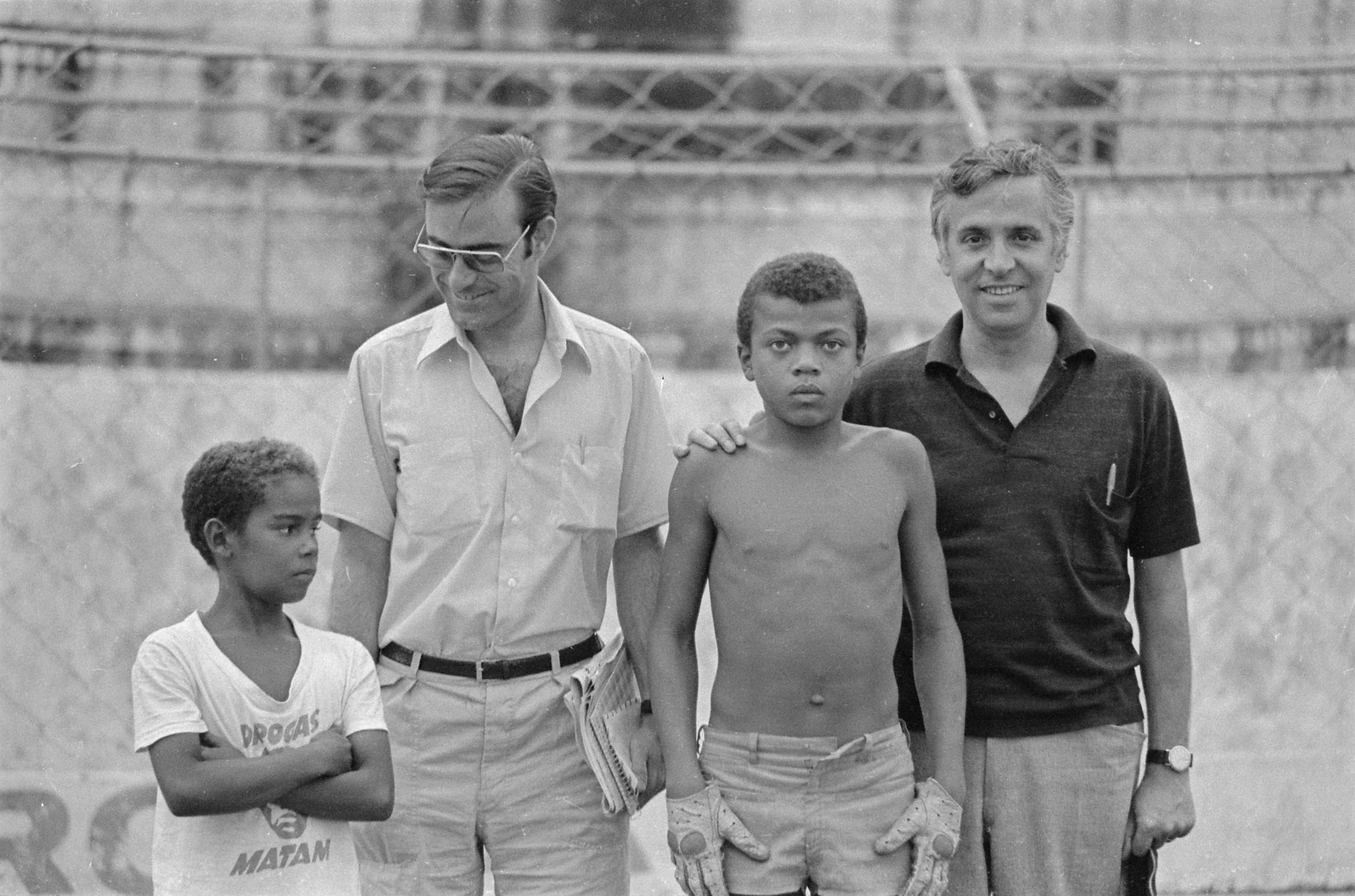 Mário Zambujal com Carlos Pinhão, no Brasil, por ocasião da participação de Portugal na Minicopa - Foto: A BOLA