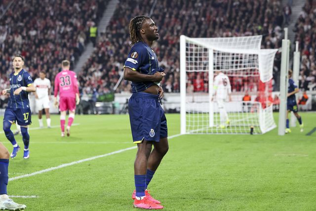 VÍDEO: combinação Moffi-Sainz adianta o FC Porto em Estugarda