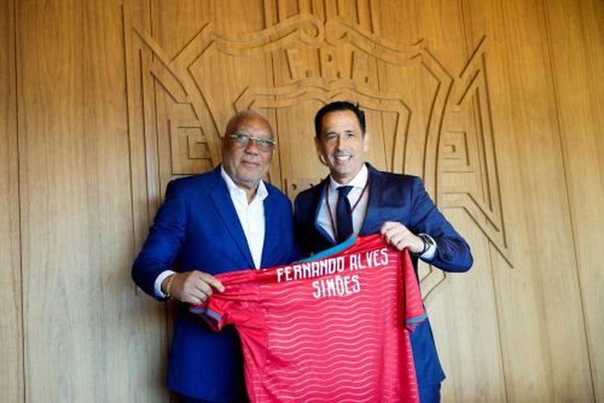 Pedro Proença com Fernando Alves Simões. Foto: FPF