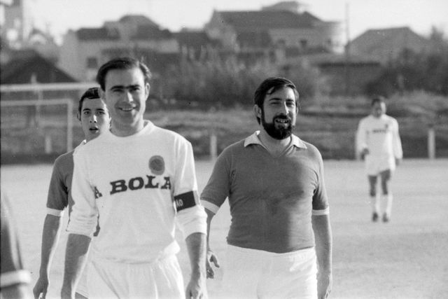 Mário Zambujal equipado 'à Bola', ao lado de Fernando Assis Pacheco (A BOLA)