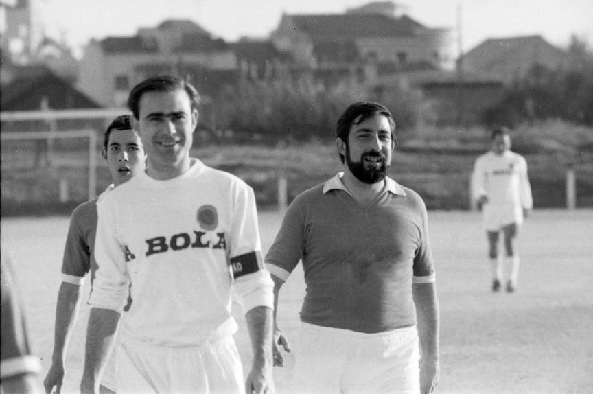 Mário Zambujal equipado 'à Bola', ao lado de Fernando Assis Pacheco (A BOLA)
