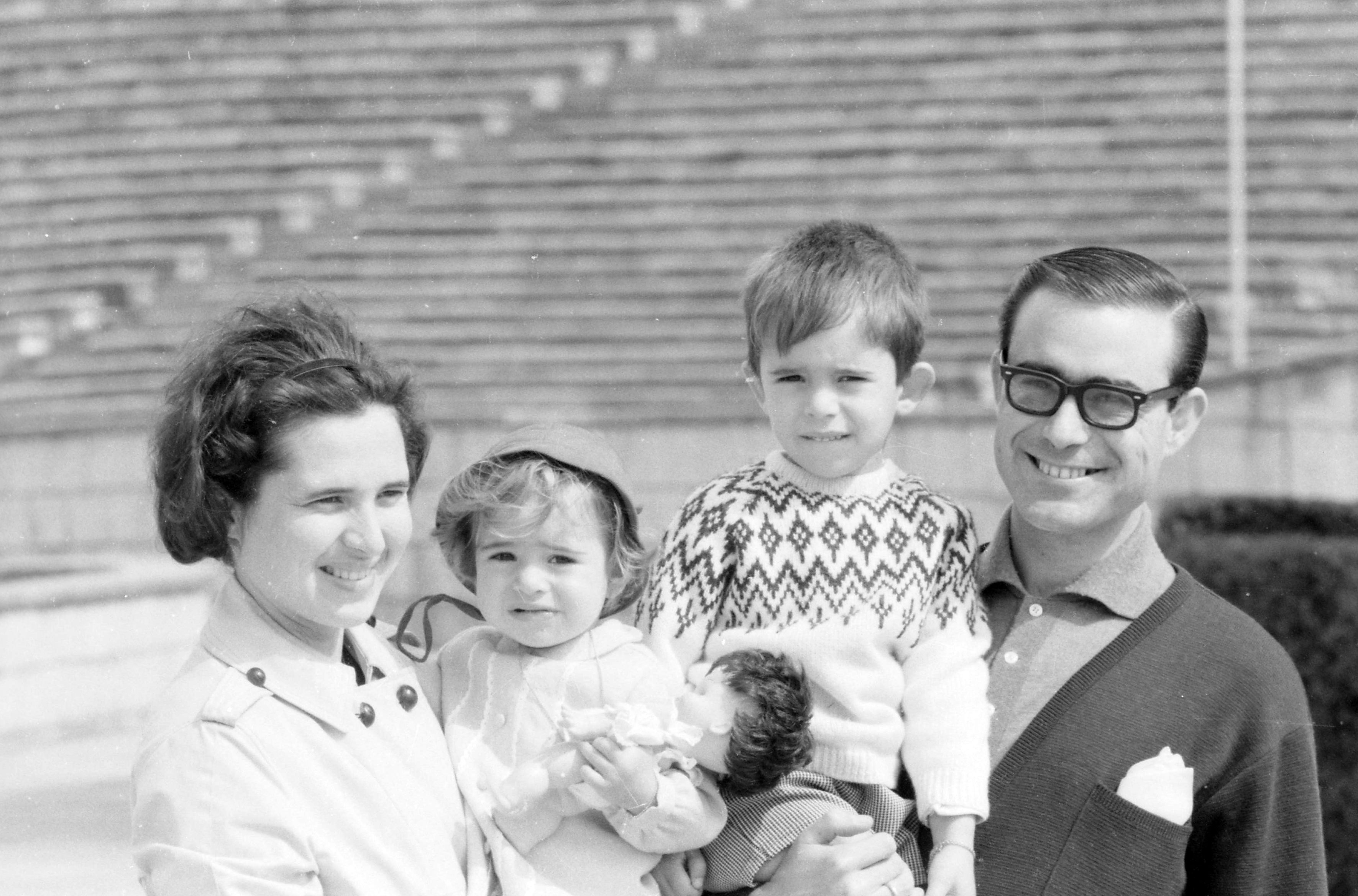 Mário Zambujal com a família - Foto: A BOLA