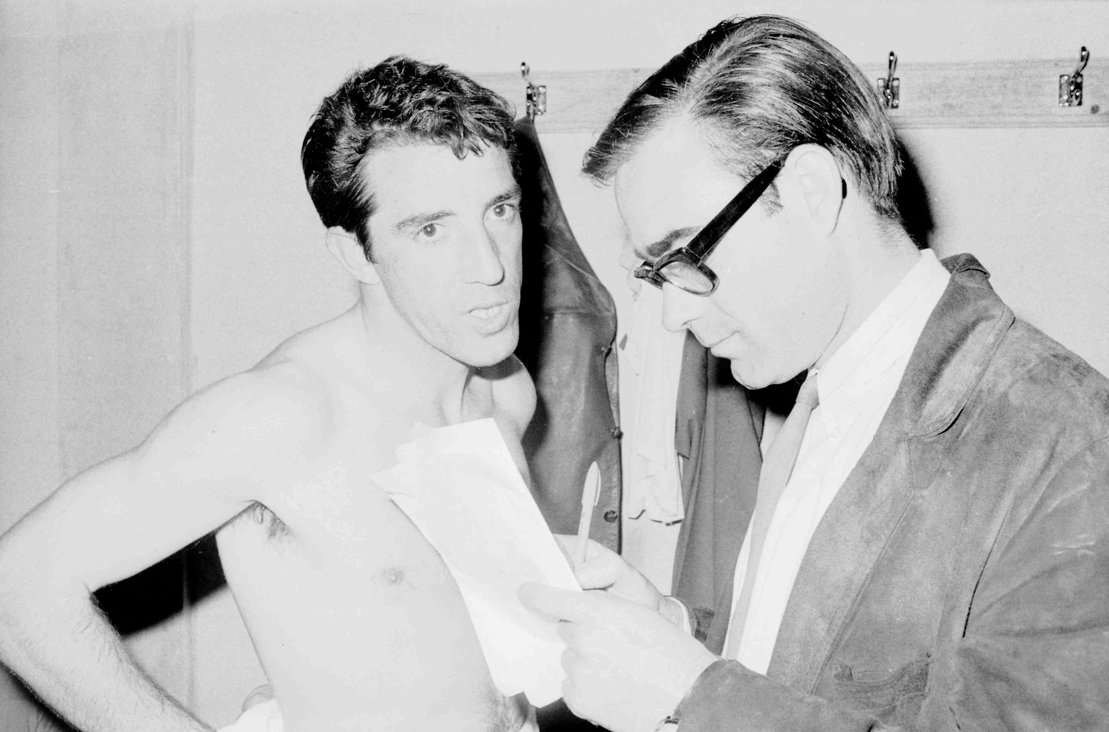 Mário Zambujal com José Augusto - Foto: A BOLA