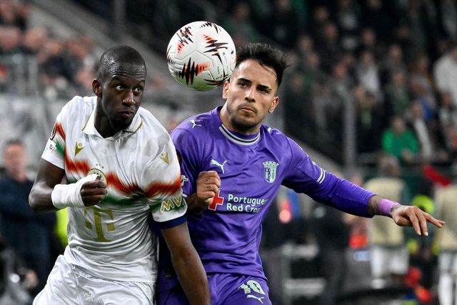 Zalazar disputa a bola no Ferencváros-SC Braga (EPA/Robert Hegedus)