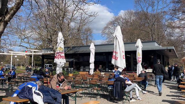 Ambiente a aquecer: adeptos do FC Porto começam a juntar-se em Estugarda