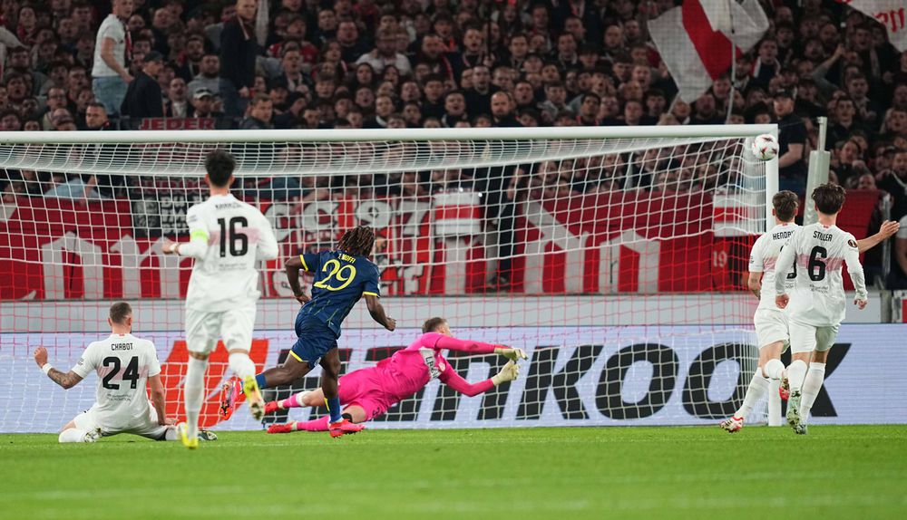 Foi assim que Moffi abriu o marcador em Estugarda - Foto: Imago