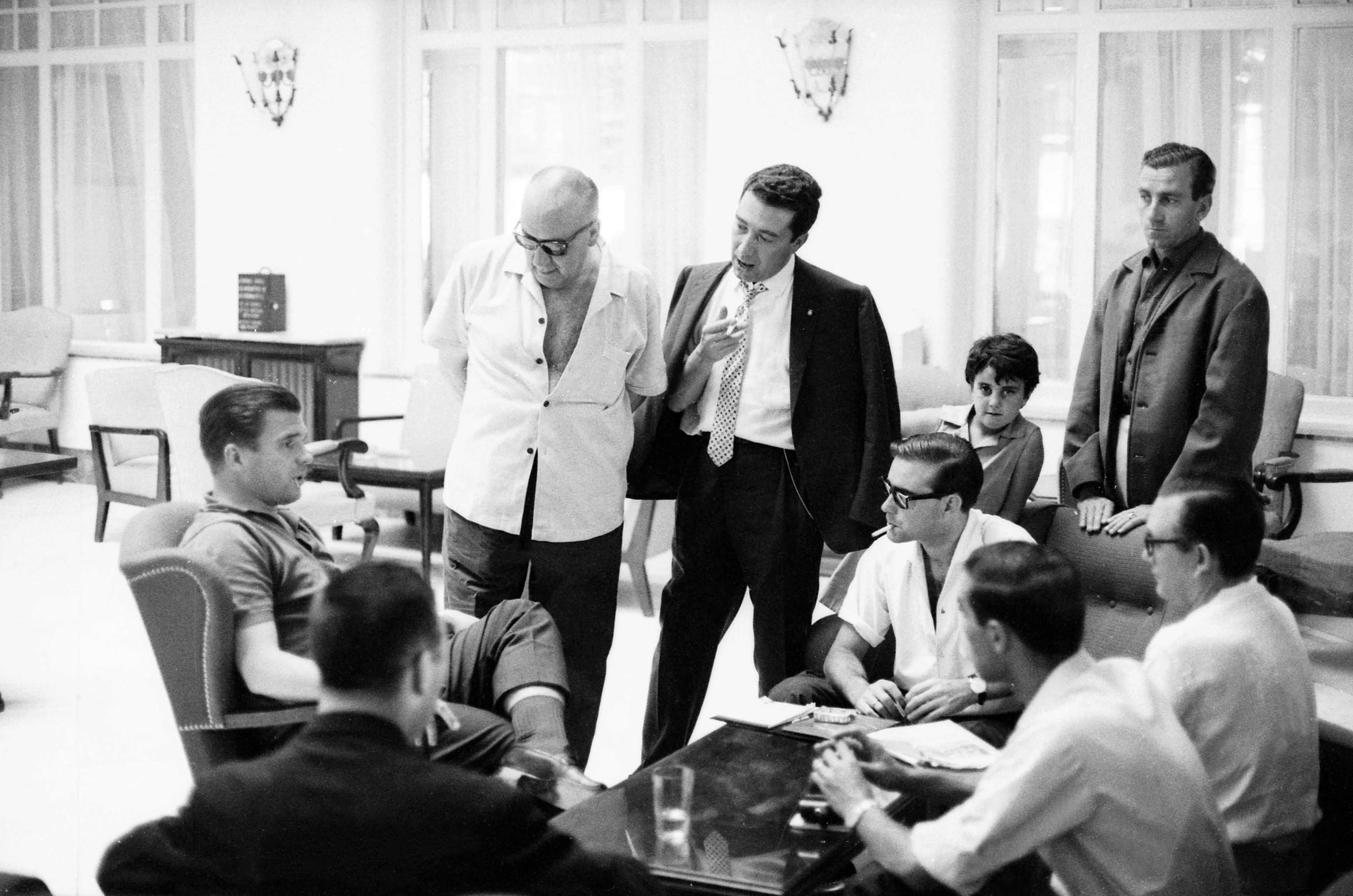 Mário Zambujal à conversa com Puskás - Foto: A BOLA