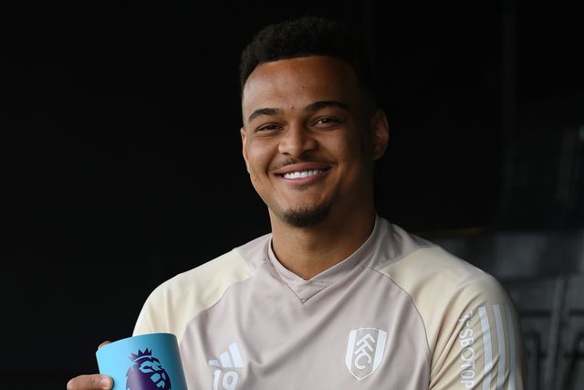 Vídeo: Rodrigo Muniz é surpreendido por colegas e chora com prémio