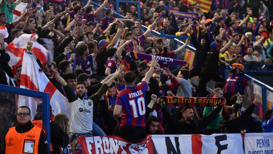 UEFA abre processo ao Barcelona após saudações nazis em Paris