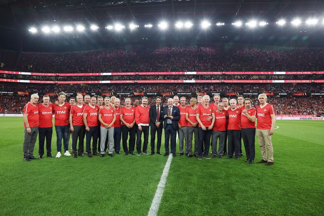 A homenagem a Eriksson: gente feliz com lágrimas