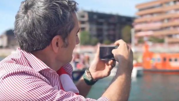 E agora um gesto raro: Valverde tira fotos… com máquina fotográfica (vídeo)