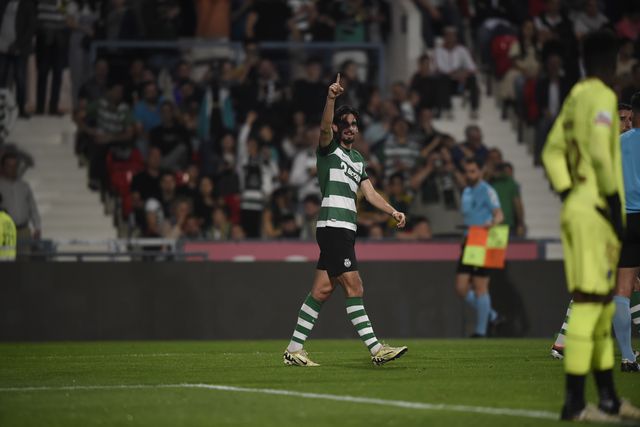 Anémico e esquálido galo no prato do grande rei leão: a crónica da goleada