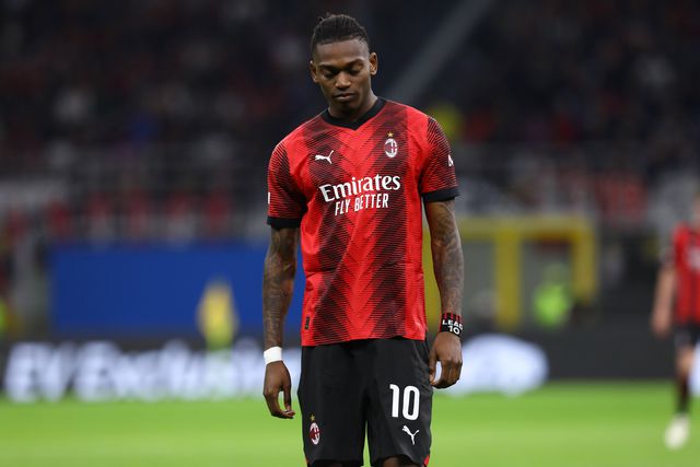 Vídeo: Depois dos assobios, Rafael Leão confronta jornalista na zona mista