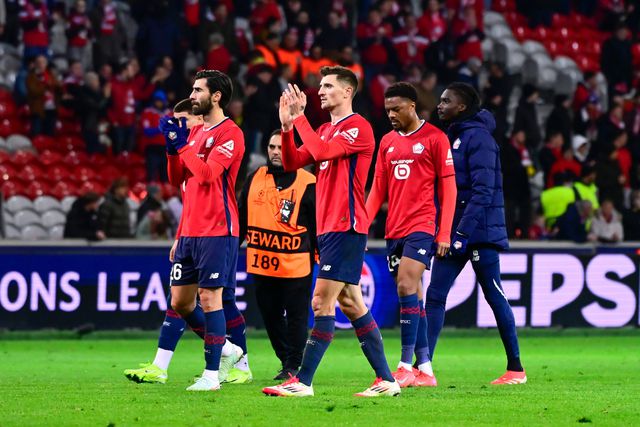 André Gomes e colegas do Lille a agradecerem o apoio dos adeptos