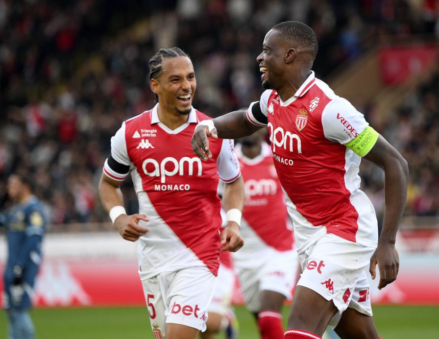Jogadores do Mónaco a celebrarem a vitória diante do Marselha