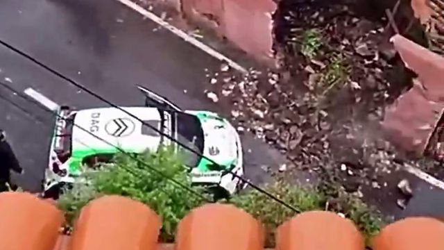 Carro em rali destrói casa e não provoca uma tragédia por milagre