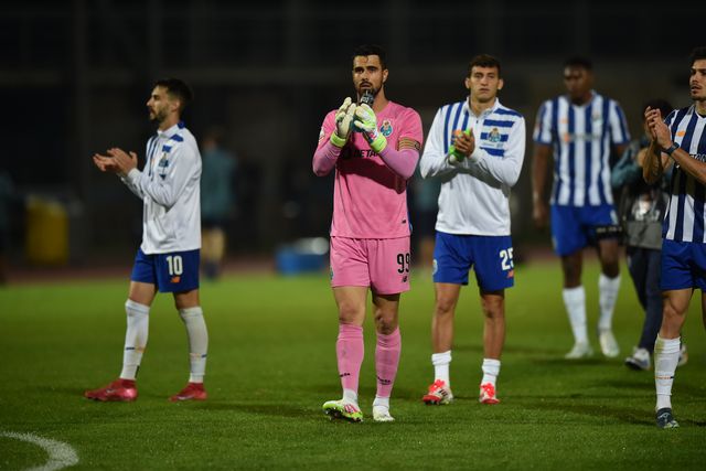 Jogadores do FC Porto agradecem apoio dos adeptos após vitória no reduto do Casa Pia (Miguel Nunes)