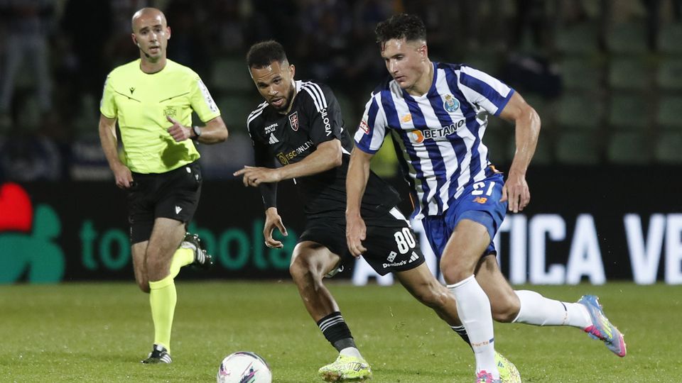 Médio brasileiro tentou sempre dinamizar o jogo ofensivo dos gansos (Foto: Paulo Cunha/LUSA)