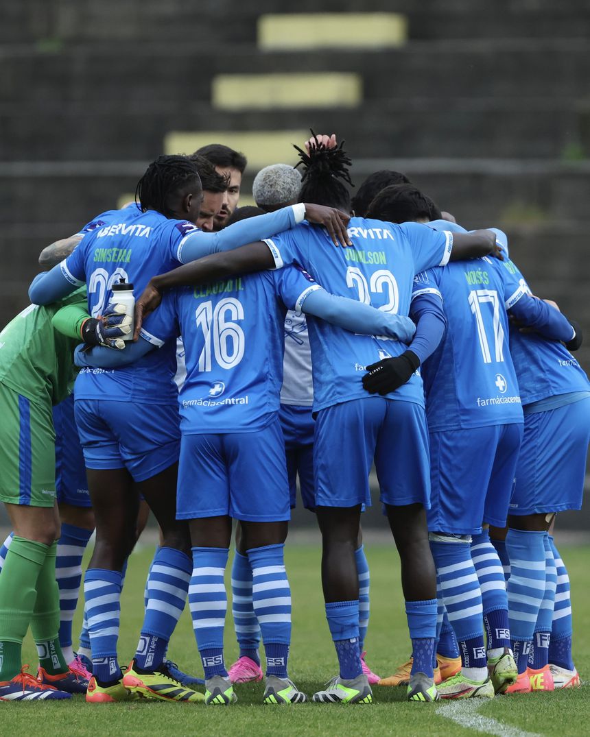Jogadores do Anadia antes do início de uma partida da Liga 3