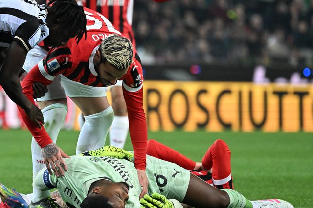 Maignan após chocar com colega de equipa