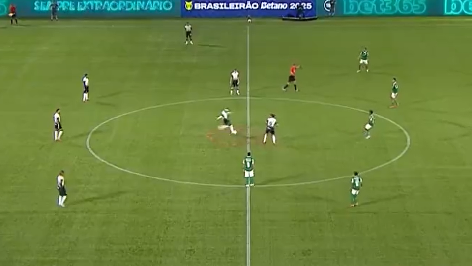 VÍDEO: mas o que queria fazer o Corinthians com esta saída de bola?