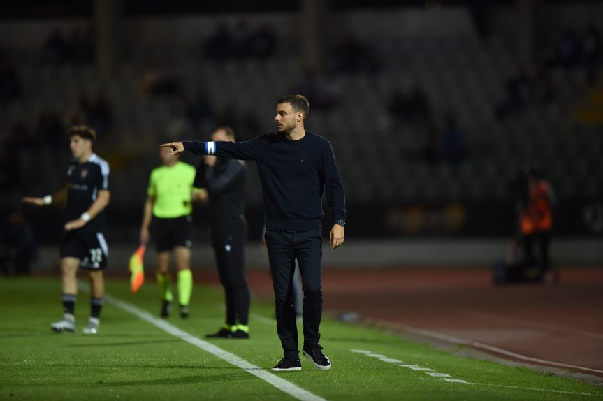 Treinador dos azuis e brancos satisfeito com a prestação da equipa no triunfo diante do Casa Pia (Foto: Miguel Nunes)