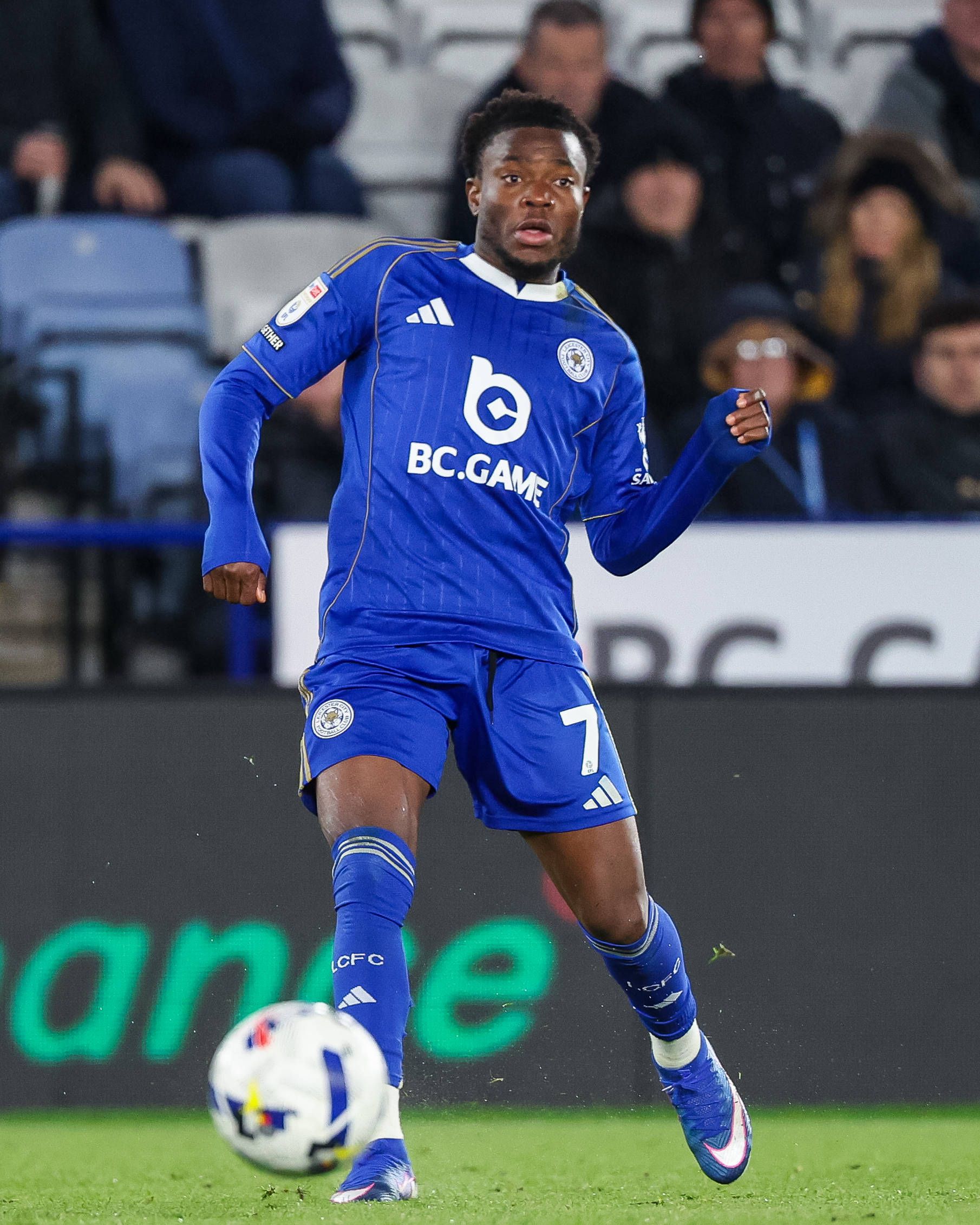 Abdul Fatawu, extremo direito, Leicester. Valor de Mercado: 24 M€. Dados: Transfermarkt
