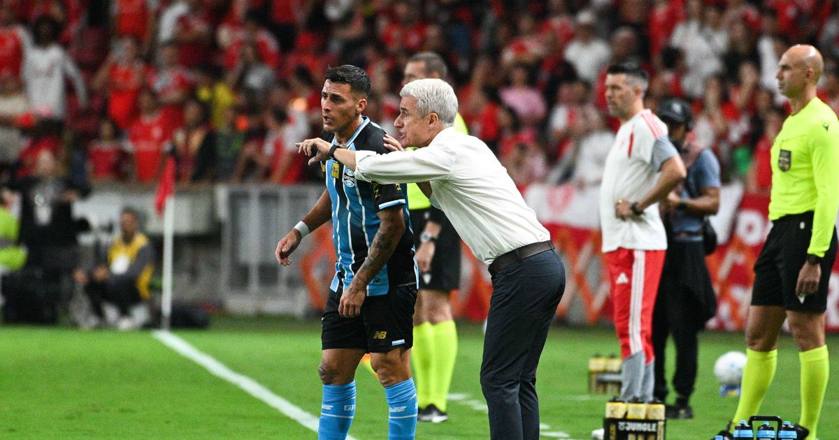 Grêmio continua sem ganhar e Luís Castro reclama de falta de tempo