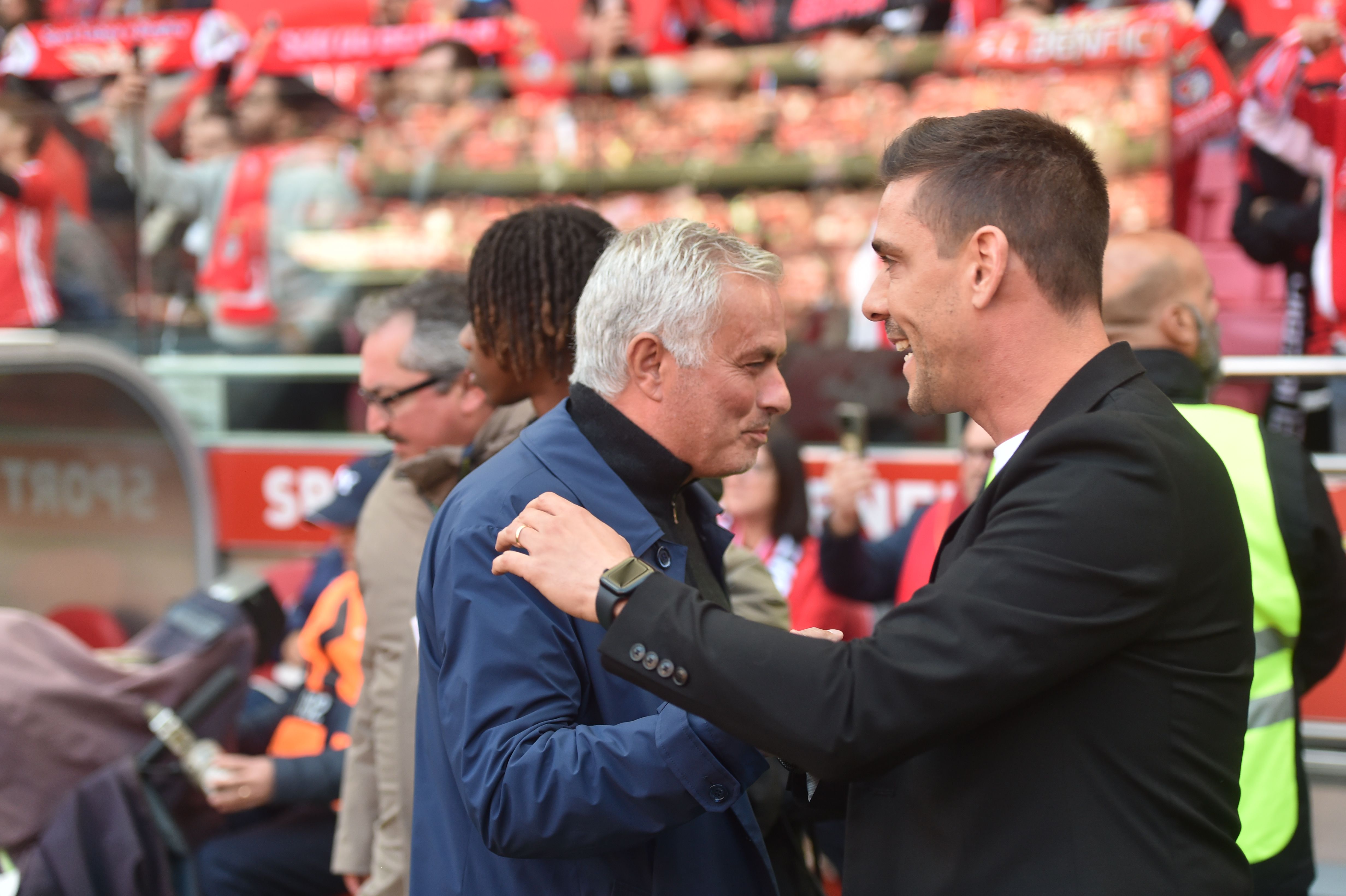 Cumprimento entre José Mourinho e Tiago Margarido - Foto: Miguel Nunes