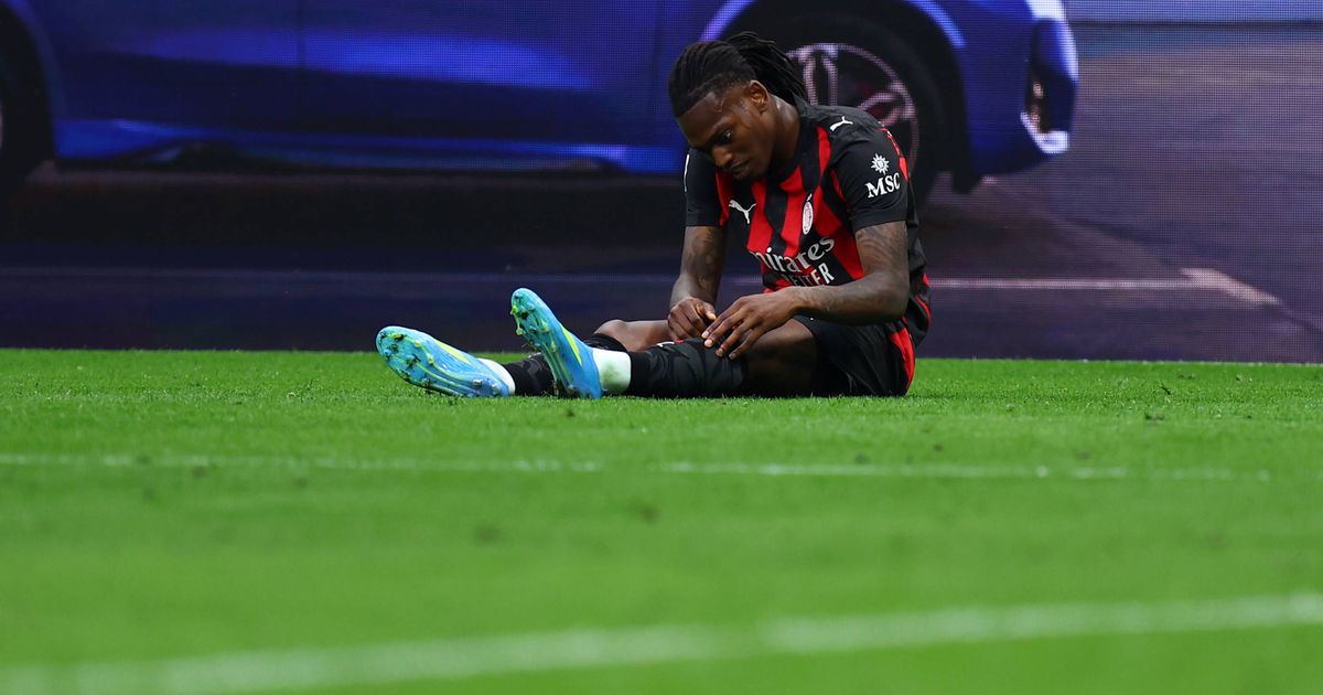 Rafael Leão até ia ceder o lugar a um adversário, mas não escapou às vaias (vídeo)