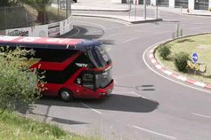 Adeptos do Benfica recebem equipa com tímidos aplausos