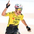 Van Aert venceu o Paris-Roubaix batendo Pogacar nos últimos metros. IMAGO