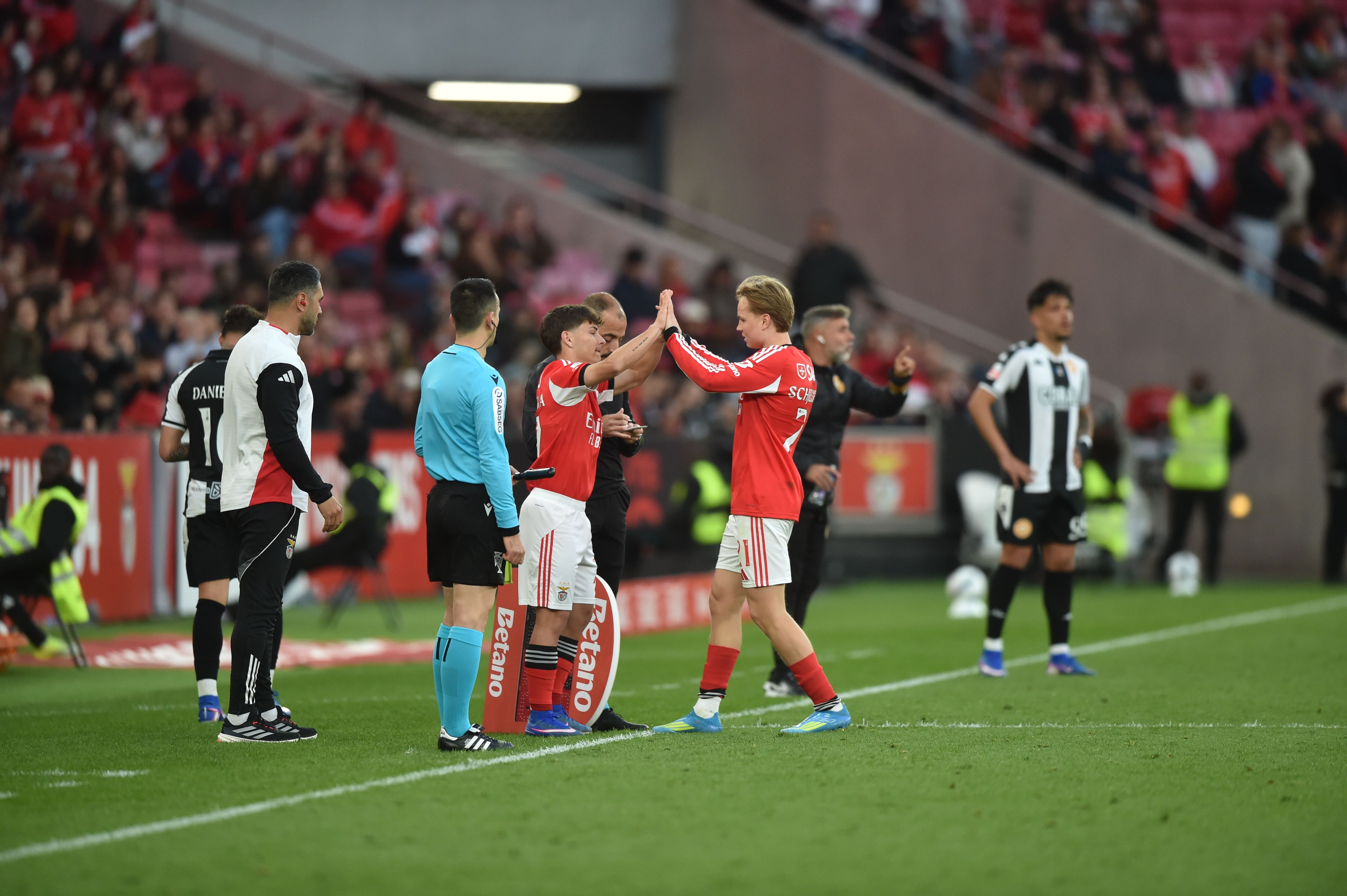Gonçalo Moreira entrou para o lugar de Schjelderup - Foto: Miguel Nunes