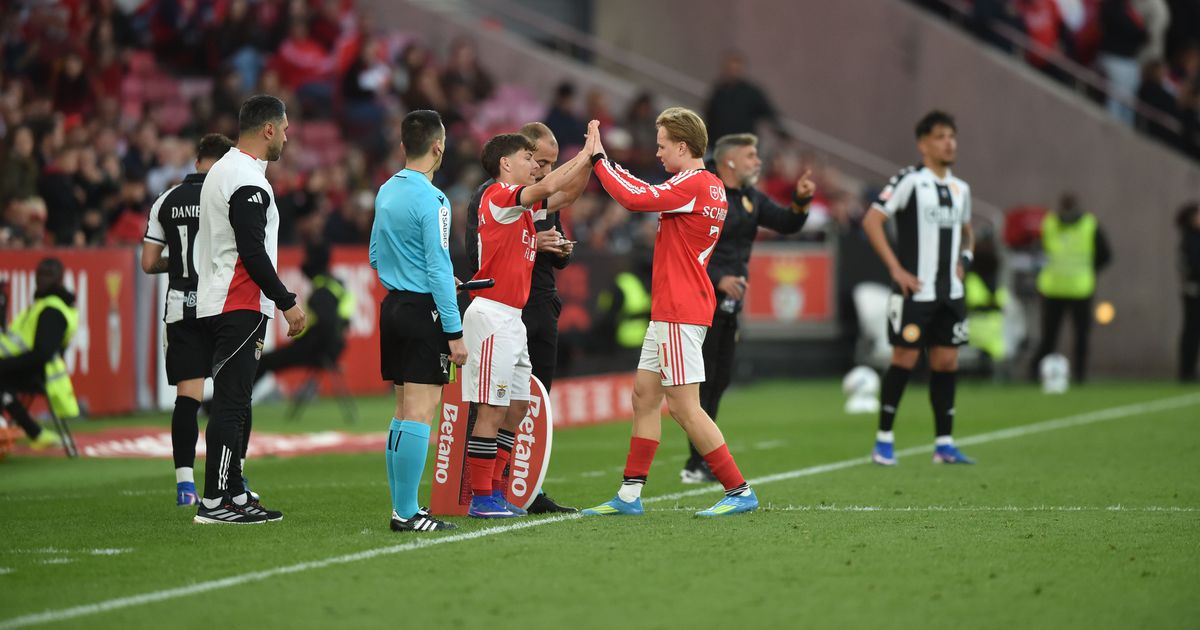 «Sonho» e «grato»: Gonçalo Moreira reage à estreia na equipa principal do Benfica
