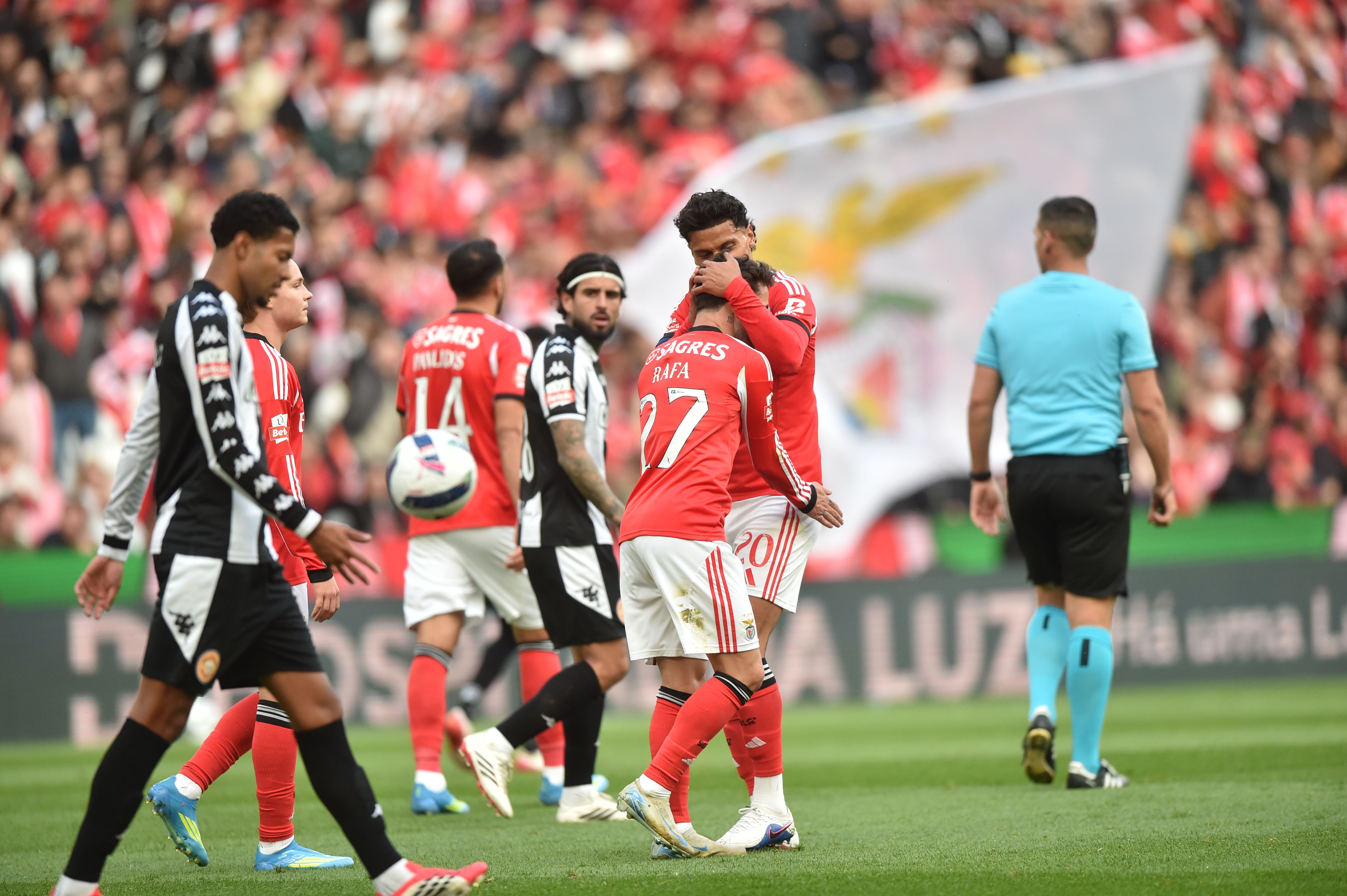 Rafa e Richard Ríos festejam golo do Benfica - Foto: Miguel Nunes